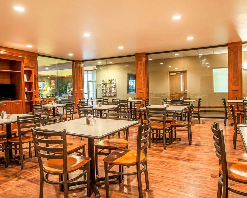 Quality Inn & Suites Hannibal Restoran gambar