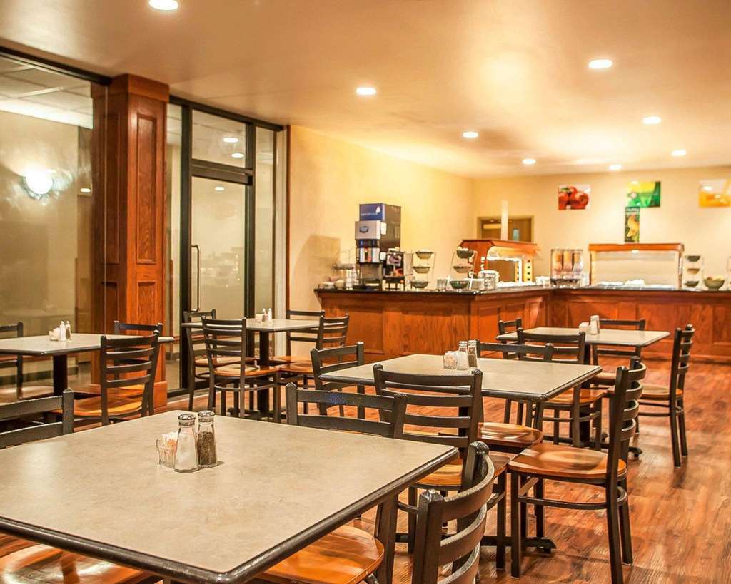 Quality Inn & Suites Hannibal Restoran gambar